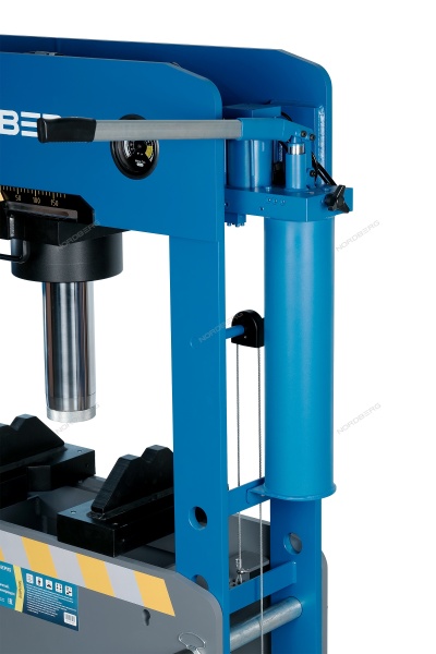 Пресс гидравлический, 100 т, пневмопривод