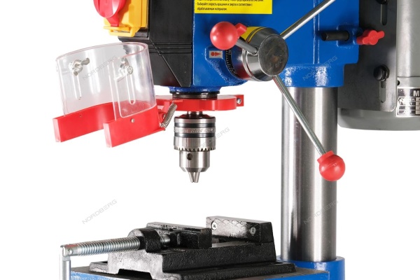 Станок сверлильный (750Вт, 16мм, макс расст до стола 410мм, 16 скоростей, тиски)