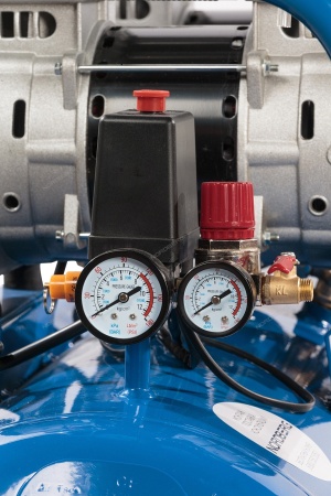 Компрессор поршневой с ременной передачей 380В, ресив. 300л, 1050л/мин