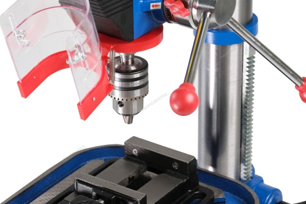 Станок сверлильный (750Вт, 16мм, макс расст до стола 410мм, 16 скоростей, тиски)