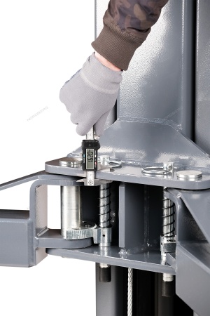 Подъемник 380V 2х стоечный 4,5т с верхней синхронизацией с электростопорами