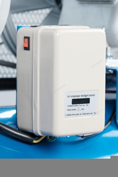 Компрессор трехпоршневой, ременной, чугунная головка, 380 В, ресивер 300 л, 1150 л/мин