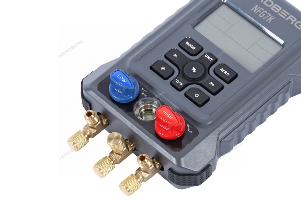 Коллектор манометрический электронный со шлангами и муфтами в кейсе