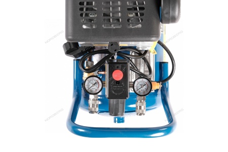 Компрессор поршневой, 220 В, ресивер 24 л, 240 л/мин