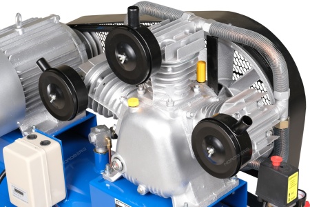 Компрессор трехпоршневой, ременной, чугунная головка, 380 В, ресивер 180 л, 800 л/мин