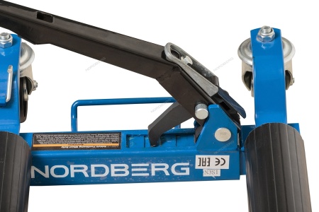 Домкрат механический для перемещения автомобиля