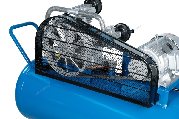 Компрессор трехпоршневой, ременной, чугунная головка, 380 В, ресивер 300 л, 800 л/мин