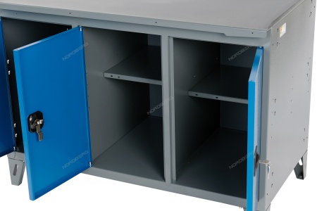 Верстак слесарный 3-х тумбовый, 3 створки /OPTIMAL-NW303/