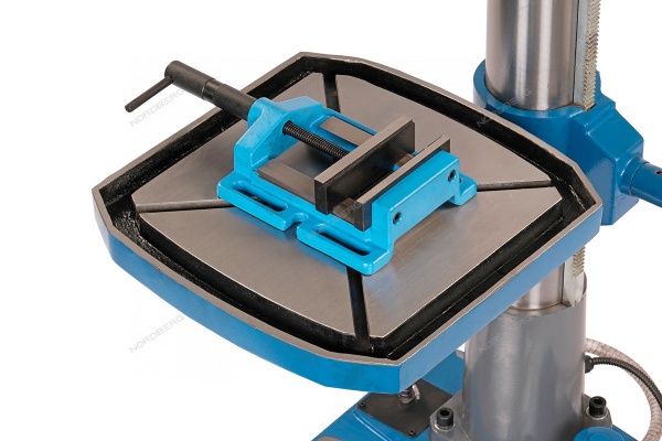 Станок сверлильный редукторный с тисками