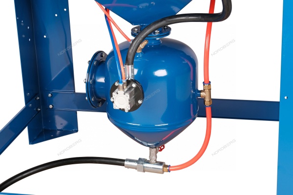 Камера пескоструйная с напорной системой подачи абразива и циклонной фильтрацией