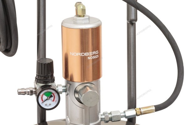 Установка пневматическая для раздачи густой смазки из бочек 20 л.