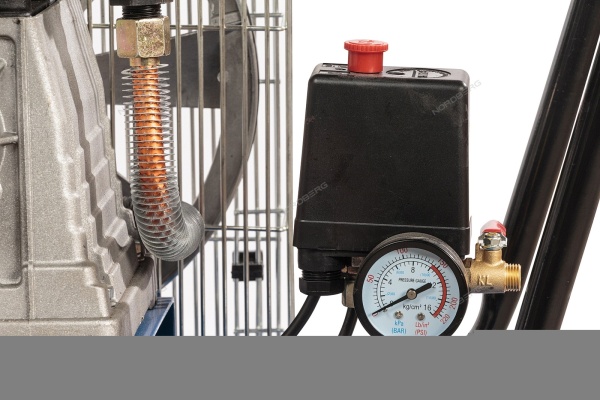 Компрессор поршневой с ременной передачей 380 В, ресивер 100 л, 400 л/мин