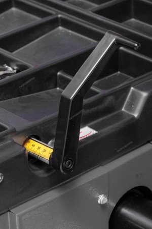 Станок балансировочный 380V для грузовых машин, серый