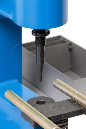 Станок пневмогидравлический для заклепки тормозных колодок