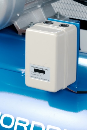 Компрессор трехпоршневой, ременной, чугунная головка, 380 В, ресивер 300 л, 800 л/мин