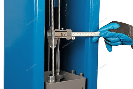 Подъемник двухстоечный 4 т, верхняя синхронизация, снятие со стопоров с одной колонны, 380 В, синий