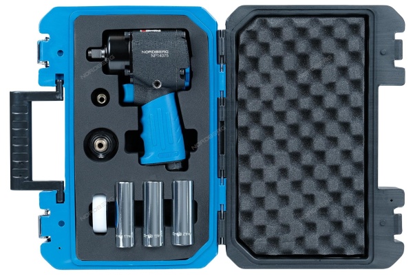 Пневмогайковерт ударный 1/2", 680 Нм, укороченный, с тремя головками в кейсе