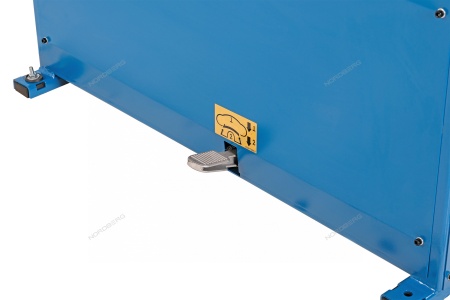 Станок шиномонтажный полуавтомат, односкоростной, стол с накладками, 220 В, синий