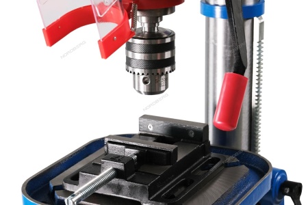 Станок сверлильный (900Вт, 20мм, макс расст до стола 685мм, 12 скоростей, тиски)