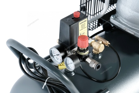 Компрессор поршневой с ременной передачей, 220 В, ресивер 100 л, 420 л/мин